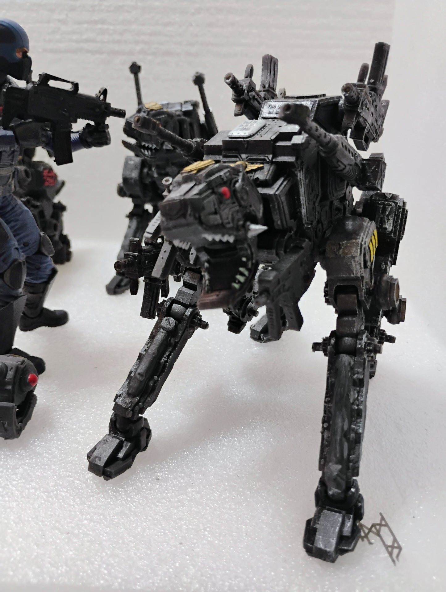 P.A.K. DOG Predator Armored K9 Unit (pre-order)